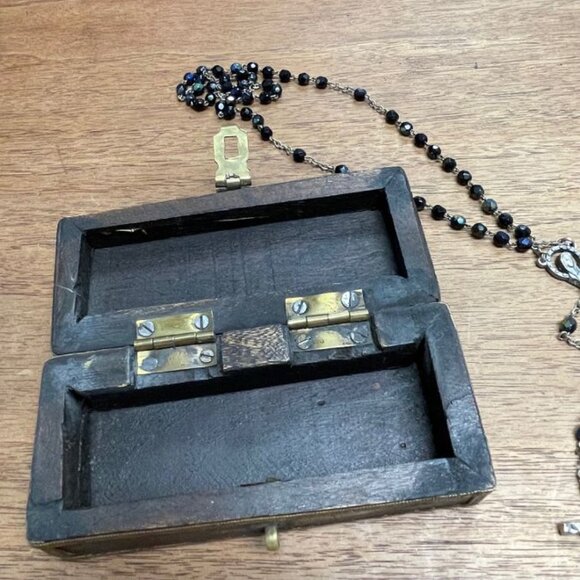 Vintage Italian Made Rosary Beads with Small Wood Treasure Box - The set is 16 i - Picture 6 of 7